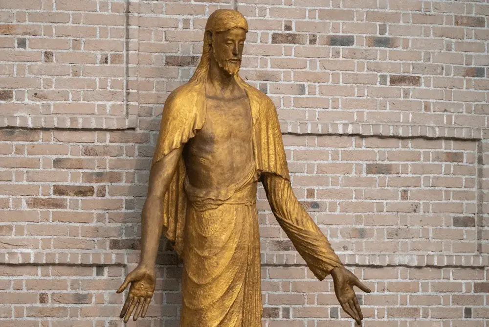 聖イグナチオ教会 主聖堂 平和のあいさつをするイエス様の像