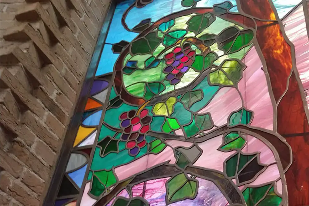 聖イグナチオ教会 主聖堂 ステンドグラス「葡萄」