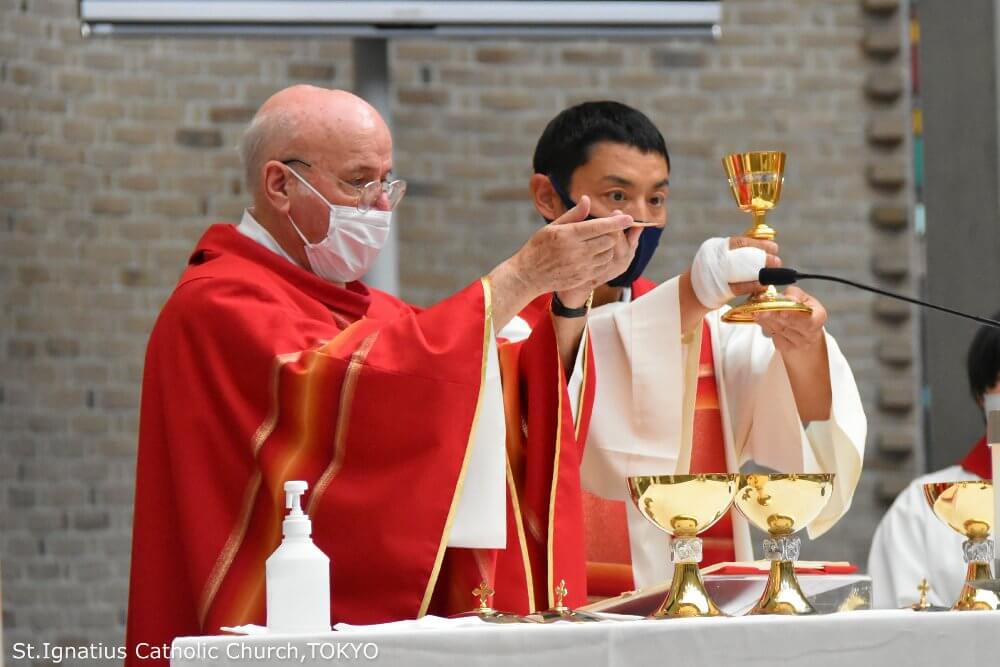 2022年6月5日 聖霊降臨の主日ミサ オチョア神父と共同司式の中井父　カトリック麹町 聖イグナチオ教会