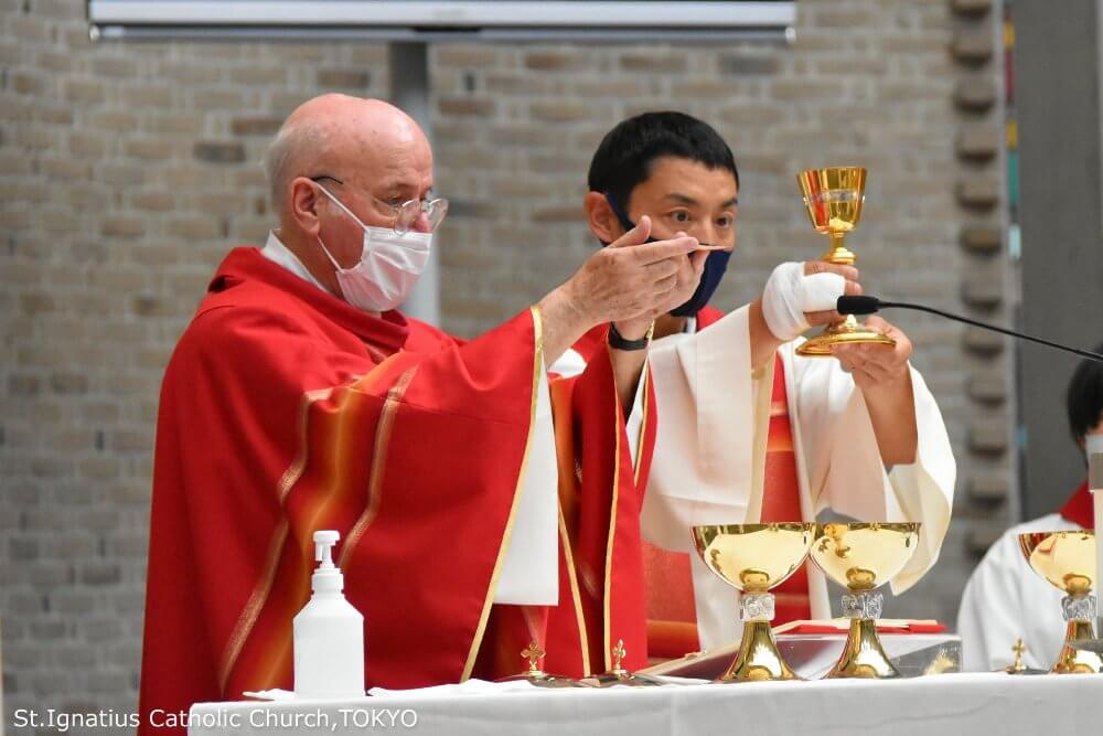 2022年6月5日 聖霊降臨の主日ミサ オチョア神父と共同司式の中井父 カトリック麹町 聖イグナチオ教会