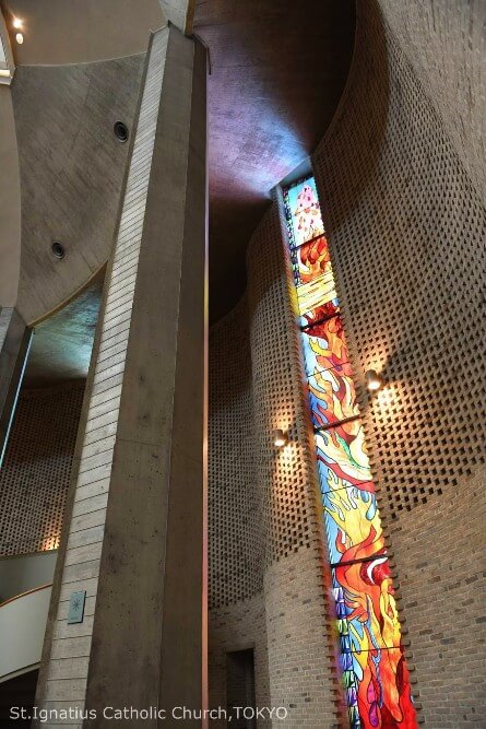 主聖堂ステンドグラス「炎」　カトリック麹町 聖イグナチオ教会